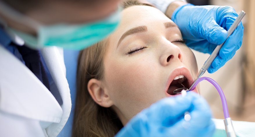 Qu&eacute; hacer en caso de una emergencia dental